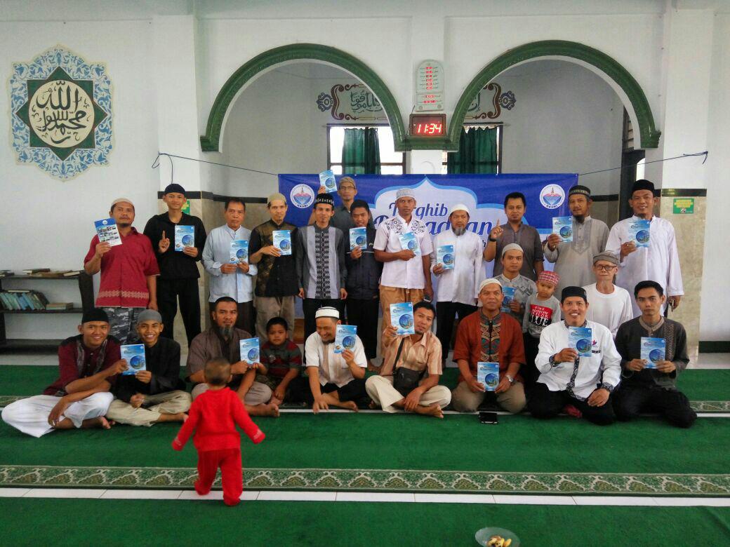 Pembagian Buku Targhib Romadhon HASMI