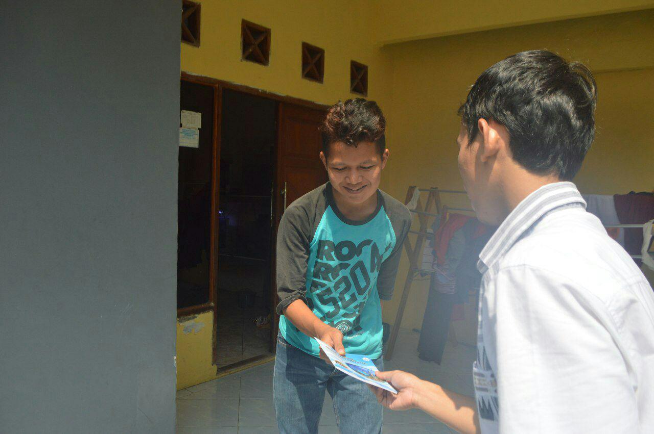 Pembagian Buku Targhib Romadhon HASMI