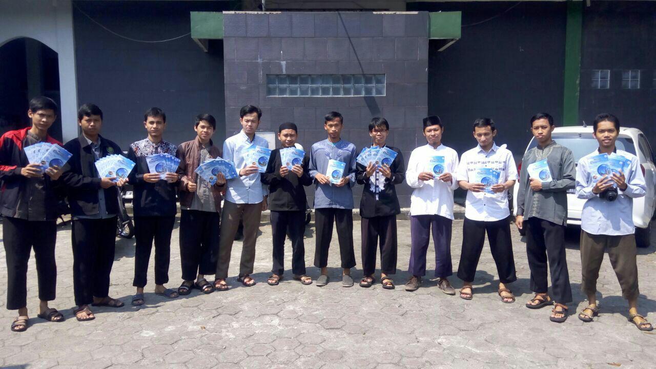 Pembagian Buku Targhib Romadhon HASMI