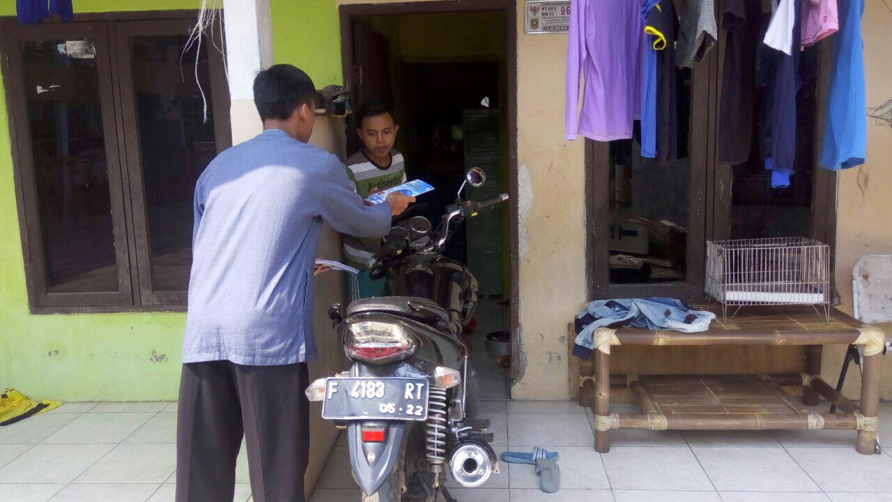 Pembagian Buku Targhib Romadhon HASMI