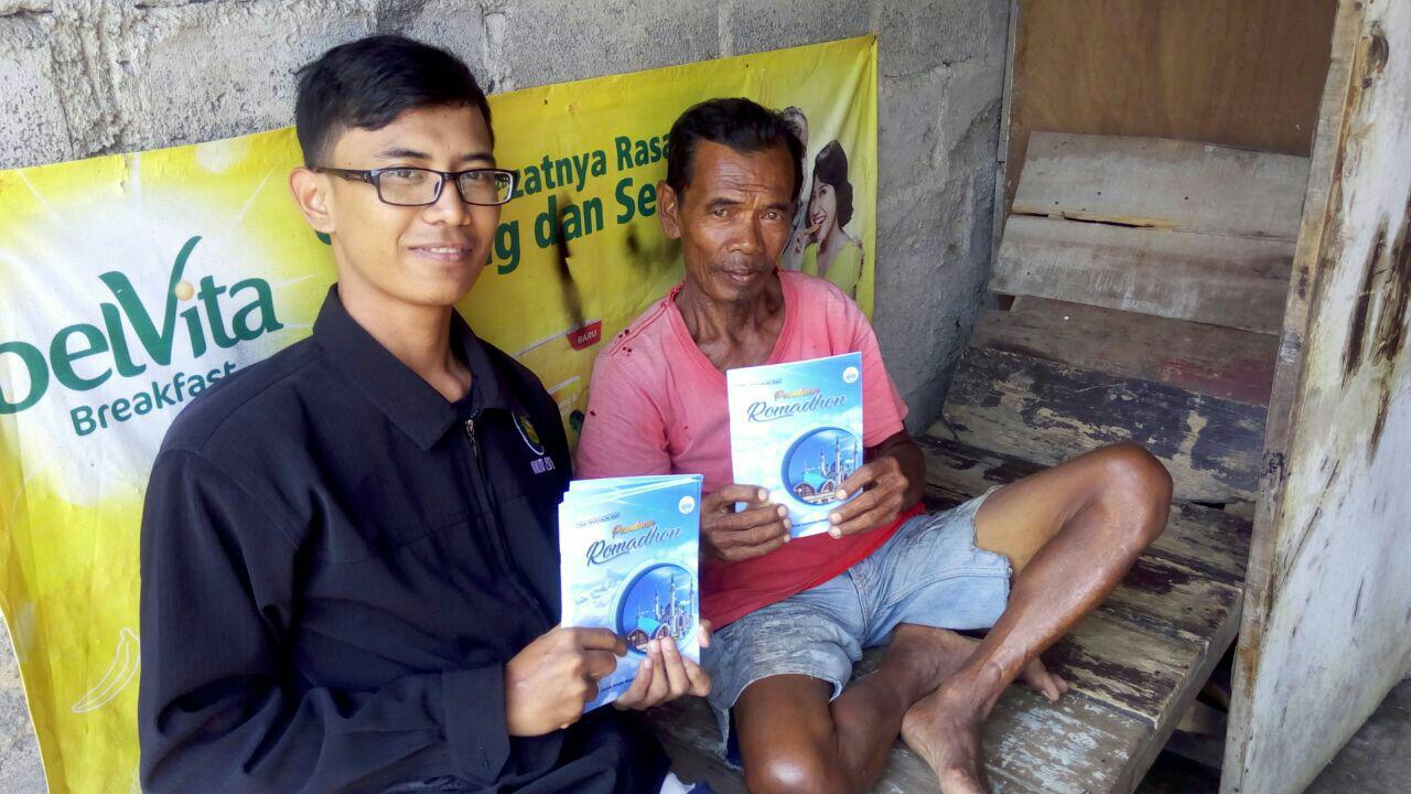 Pembagian Buku Targhib Romadhon HASMI