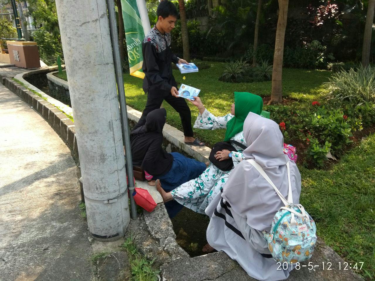 Pembagian Buku Targhib Romadhon HASMI