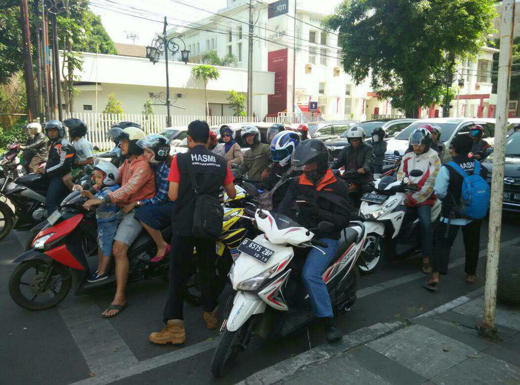 Street Dakwah HASMI Bandung, Ngaji Bareng & Tebar Kartu Dakwah