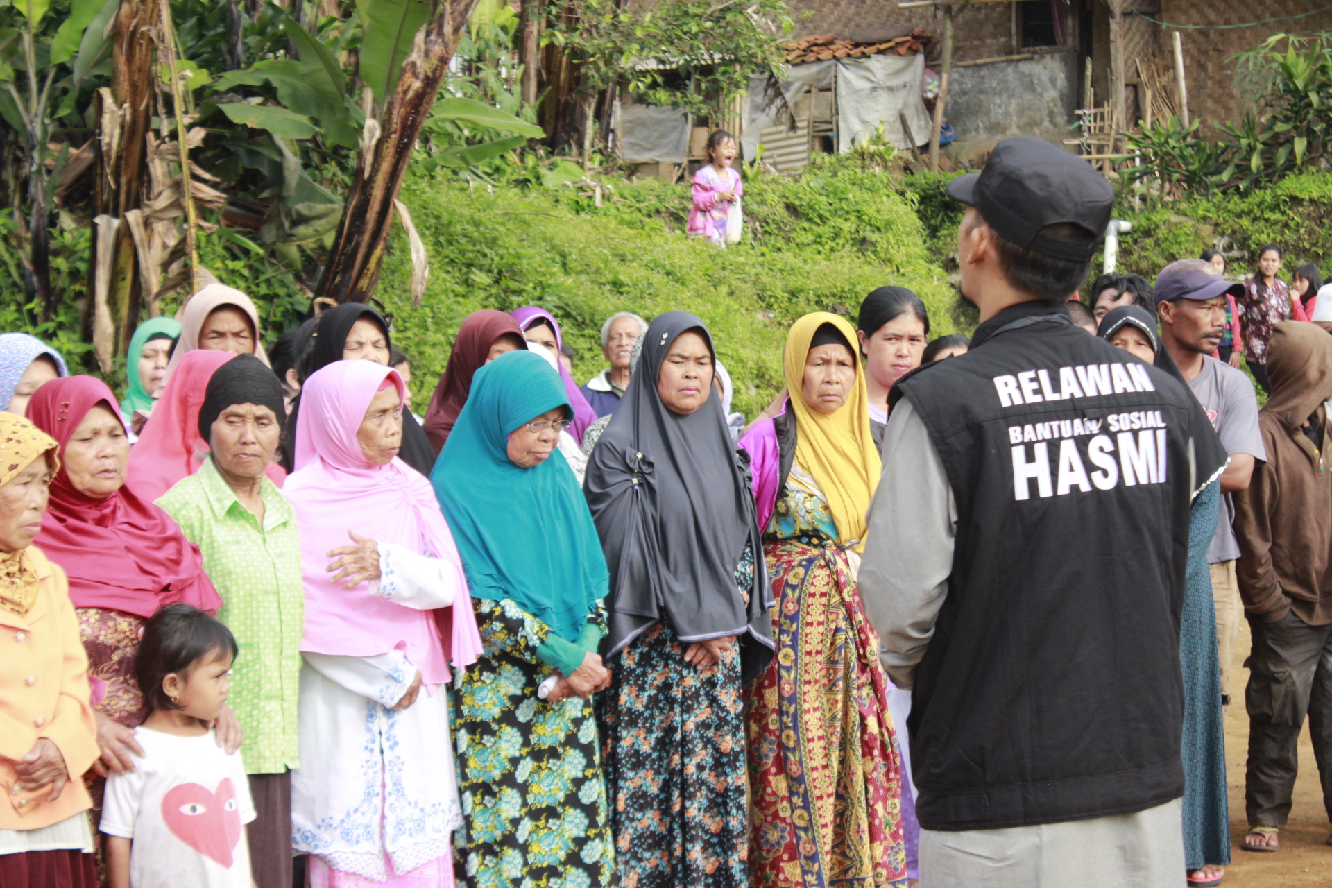 HASMI Menyerahkan 160 Paket Bantuan Sosial Di Kp Cibulao – Bogor